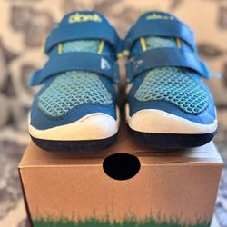 KIDS WASHABLE SNEAKERS! Plae Kids size 13 *GREAT CONDITION*