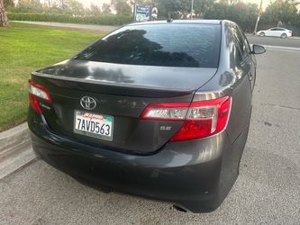 2013 Toyota Camry SE Fully Loaded Original Owners Private seller runs strong.