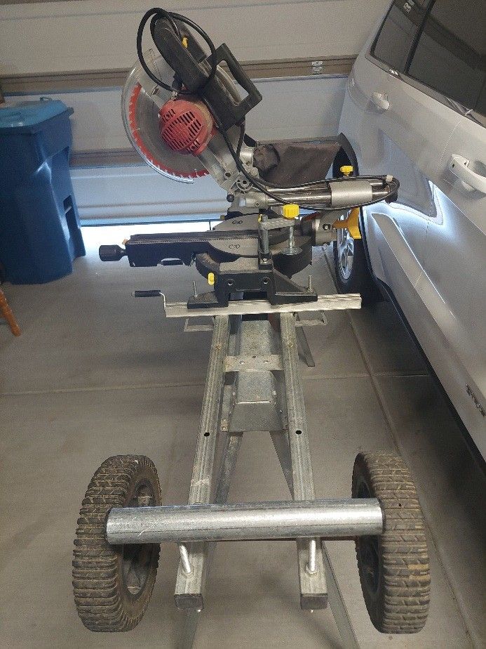 Saw & foldable table.