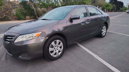 2010 Toyota Camry LE – 65k Miles with CARPLAY & BACKUP CAMERA