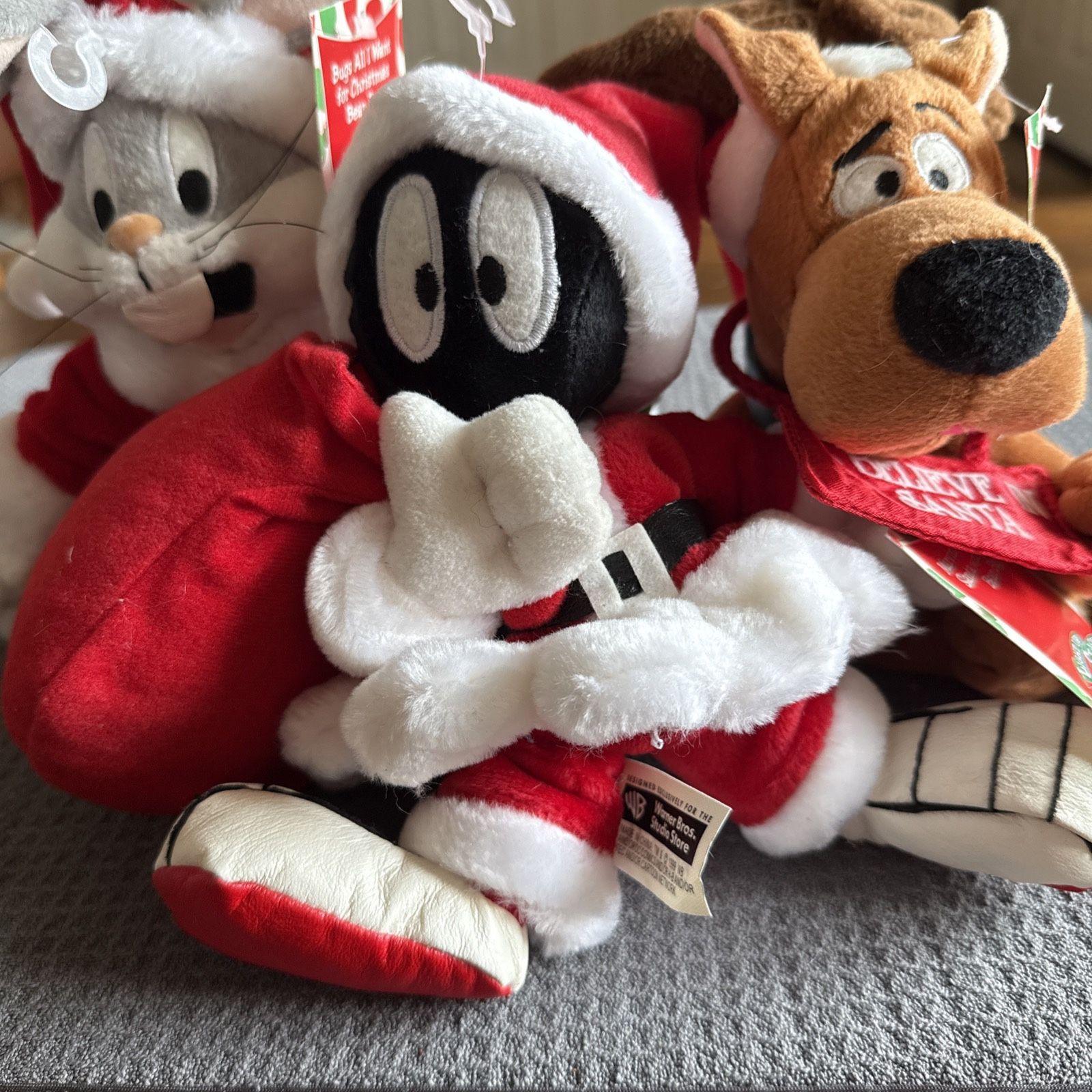 Vintage NWT Warner https://offerup.com/redirect/?o=QnJvcy5TdHVkaW8= Store Set Of 3 Scooby Doo -Martin-Bugs Bunny bean Bags