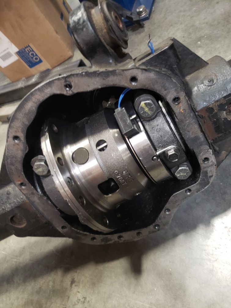 Dynatrac Jk Rubicon dana 44 front axle with rcv axles for Sale in