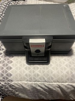Honeywell Safe 