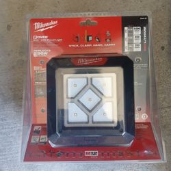 Milwaukee M12 12-Volt 1000 Lumens Lithium-Ion Cordless Rover LED Compact Flood Light