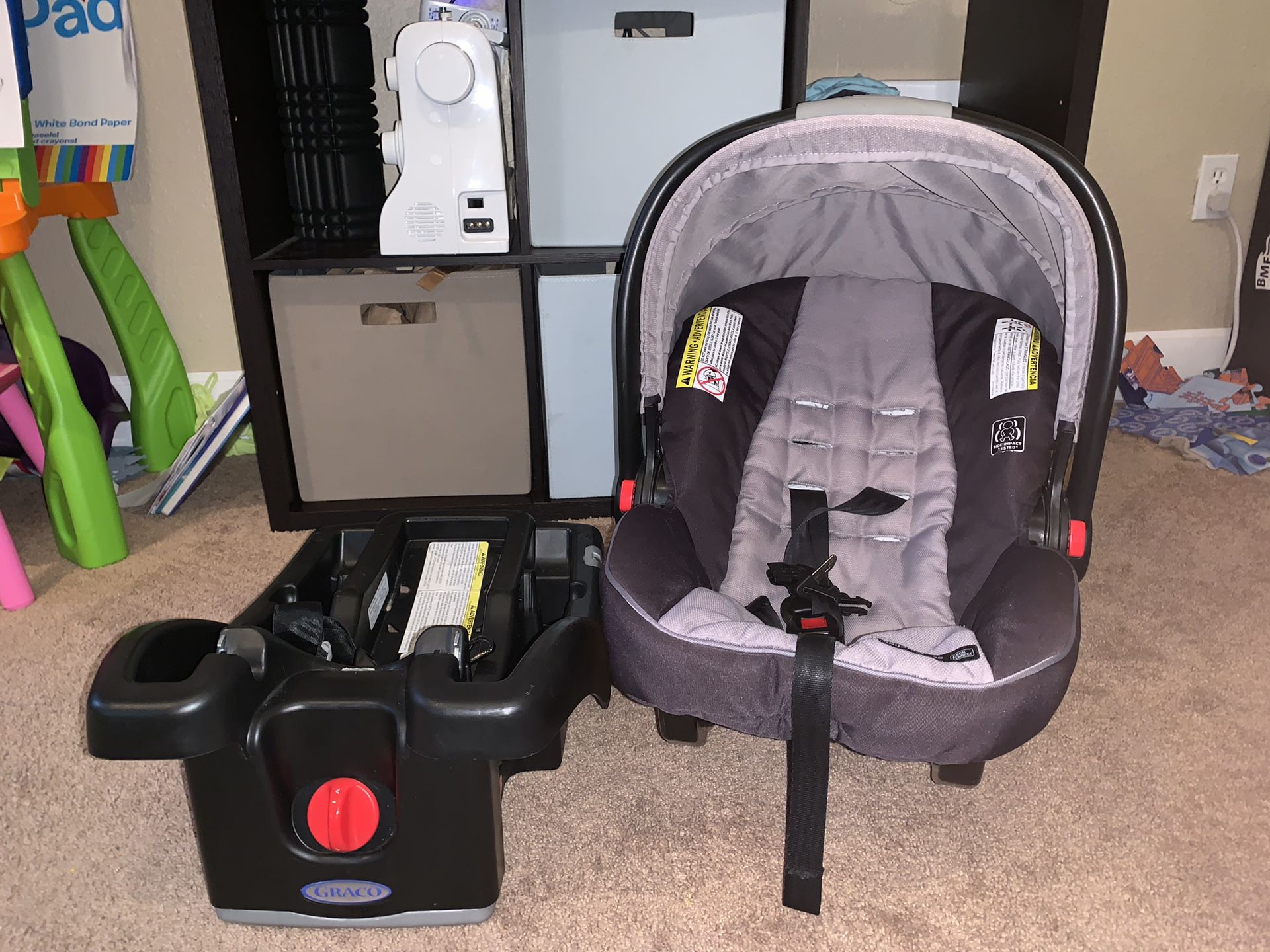 Graco Snug ride 35 click connect car seat and base
