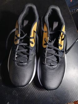 Size 13 under armor black and gold shoes