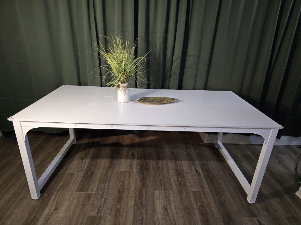 Escritorio Para OFICINA, MAQUINA DE COSER, MESA DE TRABAJO, COMERDOR LE CABEN  8 SILLAS