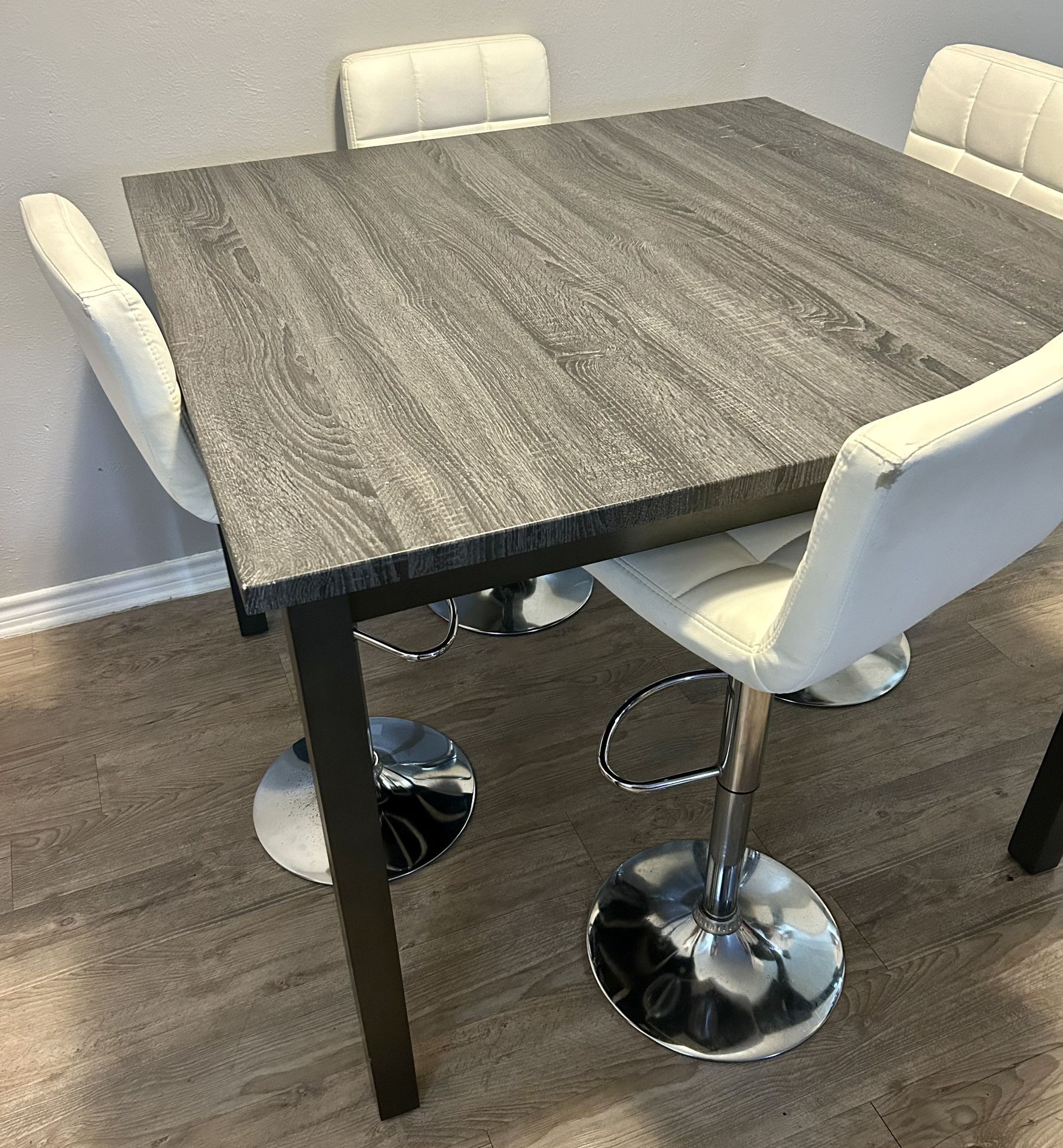 Tall Kitchen table/4 Leather Stools