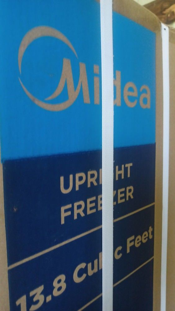 New Medea Convertible Upright Freezer / Refrigerator 13.8 Cubic Foot Garage Ready Frost Free White