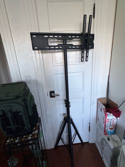 Tripod TV stand