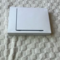 13-inch Macbook Air with Apple M3 chip