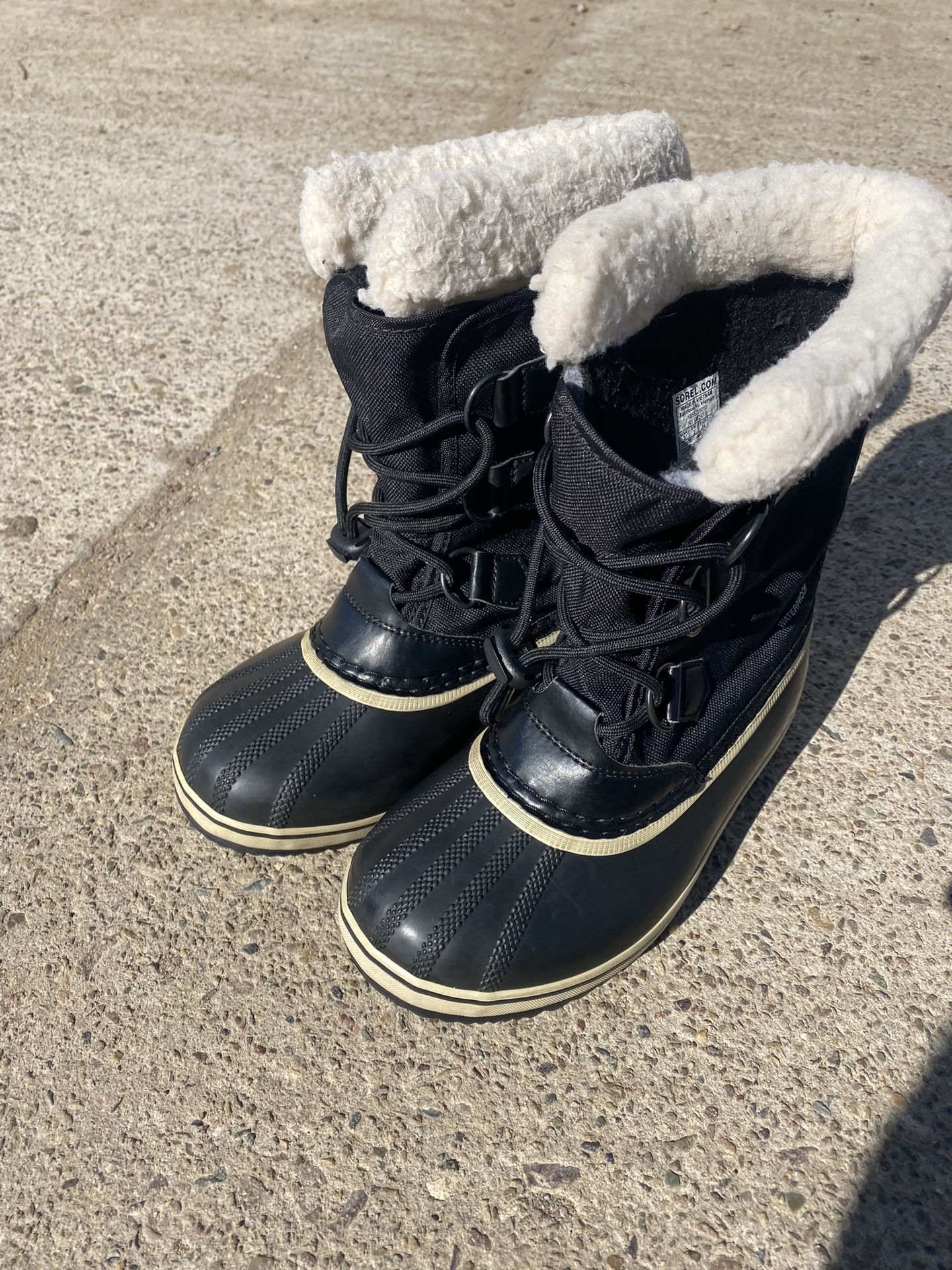 Sorel Snow Boots with Wool Inserts for extra Warmth - kid size 3 in excellent condition