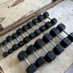 New pair of 5,10,15,20,25,30,45 and 50lb rubber dumbbells  NEW IN BOX $400