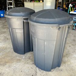 Trash Cans with Dome Lids, Pair - Utility/Damaged
