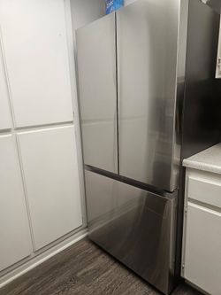 Samsung Refrigerator RF18A5101