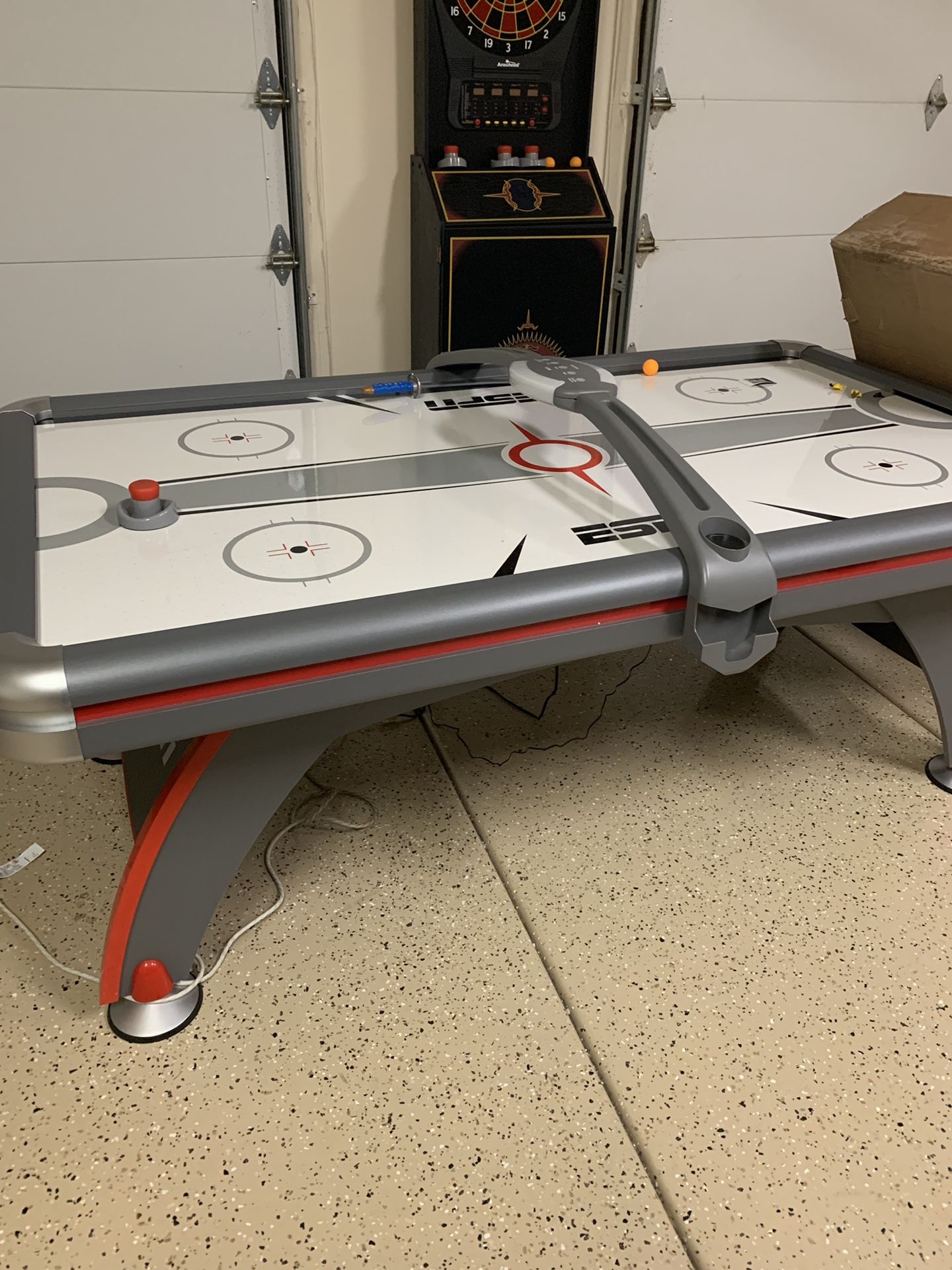 Air hockey table