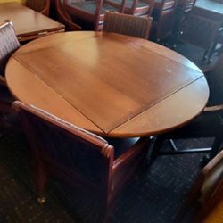 Round Wood Top Drop Leaf Dining Table With 4 Rolling Padded Dining Chairs