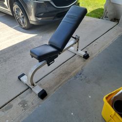 Adjustable Weight Bench. Nautilus 