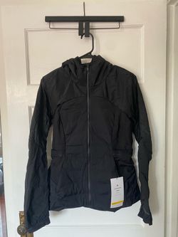 Lululemon Women Down for It All Jacket Size: 8 Color: Black