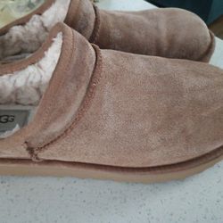 Ugg Slip On. S --10