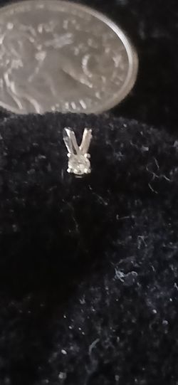 10k White Gold Small Diamond Solitaire Pendant 