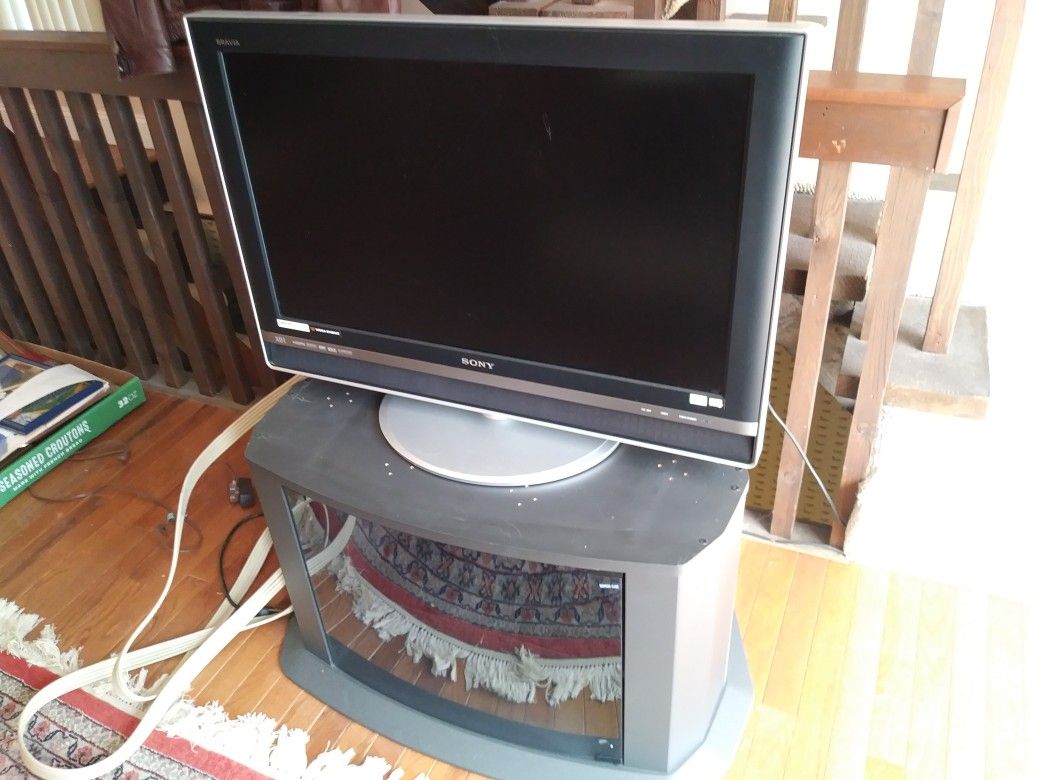 Flat screen Sony TV with stand / remote and booklet