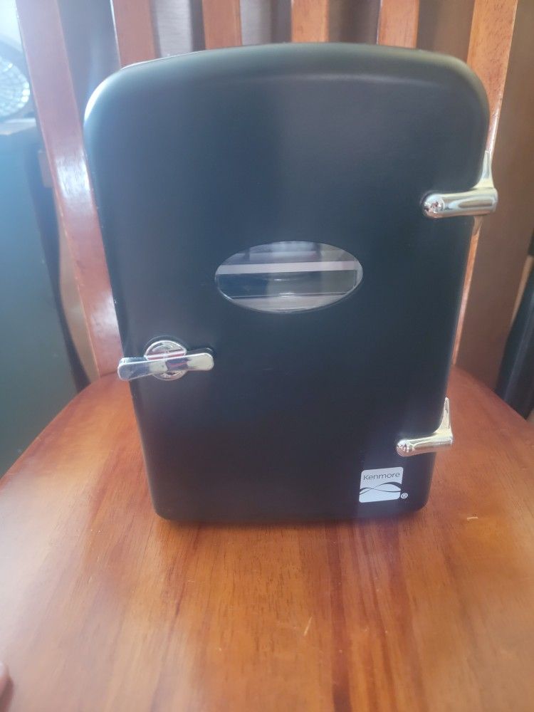 Desktop Mini Fridge.