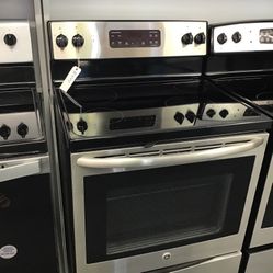 GE 4 Burner Glass Top Black And Stainless Steel Range. 1 year Warranty 