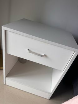 Set of 2 nightstands