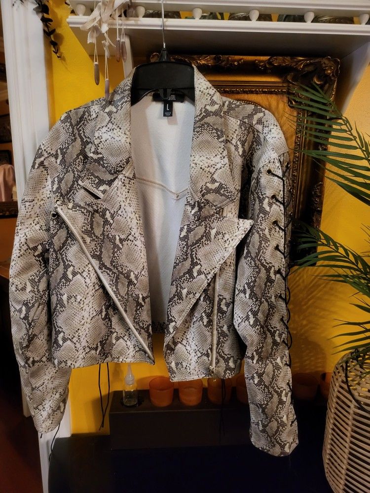 Snake Pattern Crop Jacket. Size L