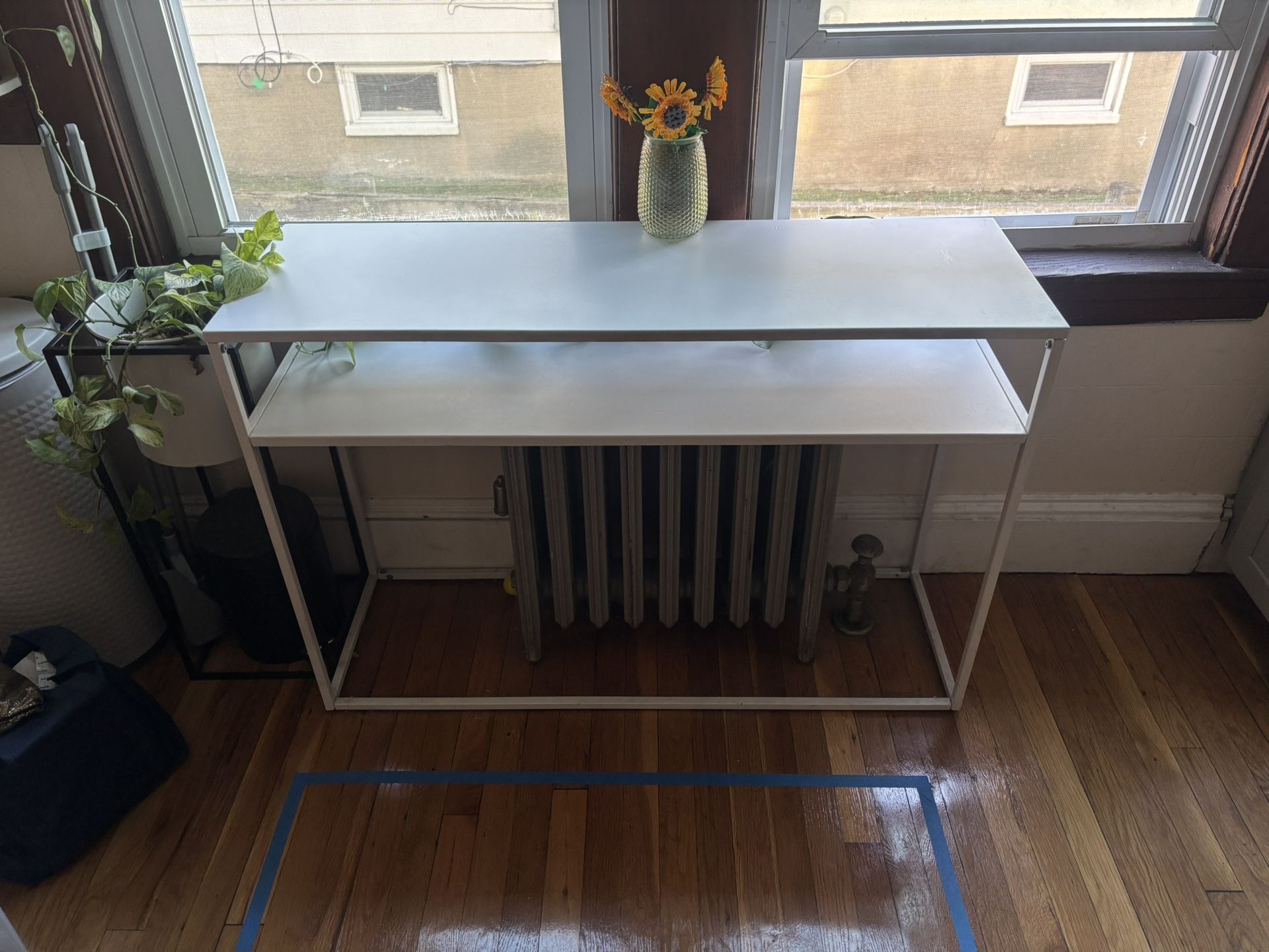 Metal Target Media Table White 