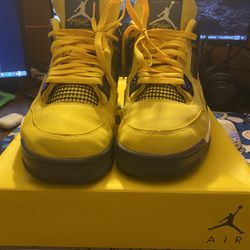 Lightning 4s Size 13 