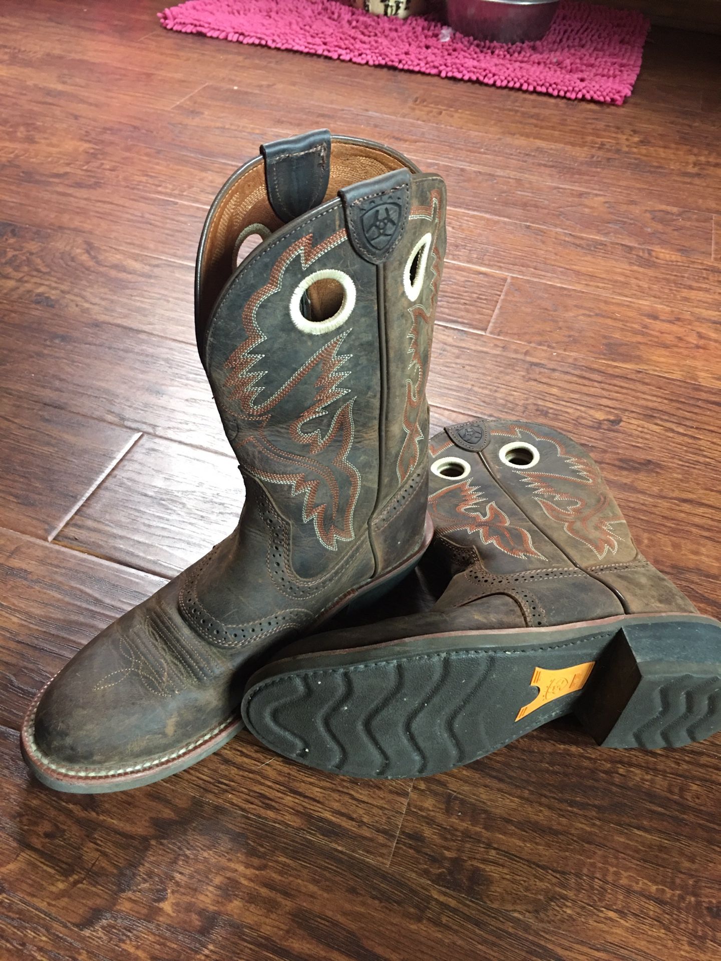 Ariat Boots • Womens Size 7.5