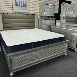 King Size Bedroom Set. 🚚WE DELIVER🚚