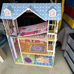 Girls Play House 