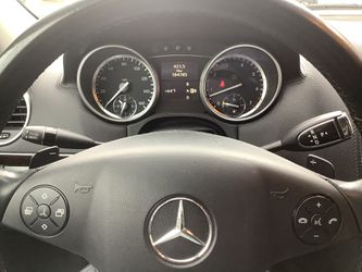 2011 Mercedes-Benz GL-Class Thumbnail