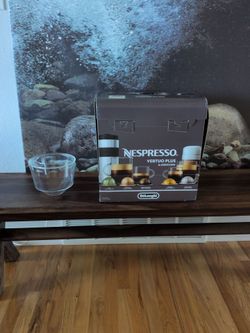 Nespresso Vertuo Plus & Aeroccino by De'Longhi