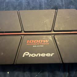 Pioneer 1000 W Amp