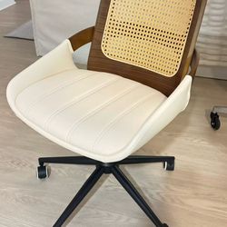 Modern Rattan Office Chair w/ Wheels – Stylish & Comfortable