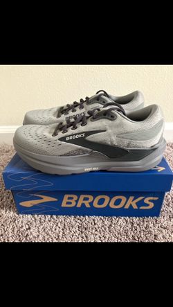 2 pairs Brooks Max/2 E wide