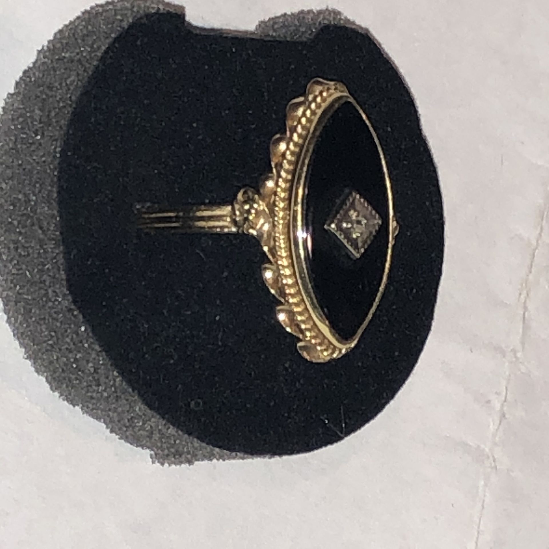 14k woman’s onyx diamond ring size 7 3.2 grams mint!