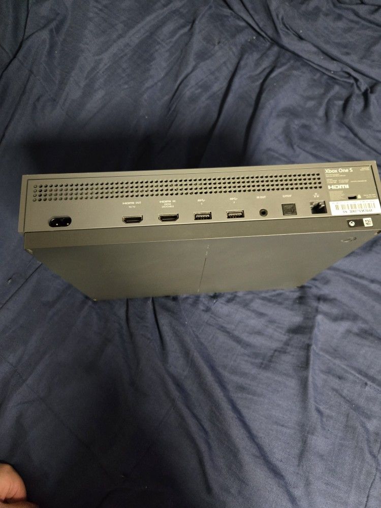 Xbox One S 500GB-Console Only- $100
Works great, good condition. No power cord, HDMI, or controller Just the console.
DM me if you're interested.