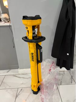 Dewalt 20v lampara nueva no bateria