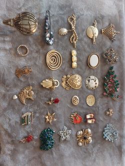 Vintage Brooches!!