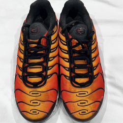 Nike Air Max Size 6.5 MENS/ 8 WOMENS