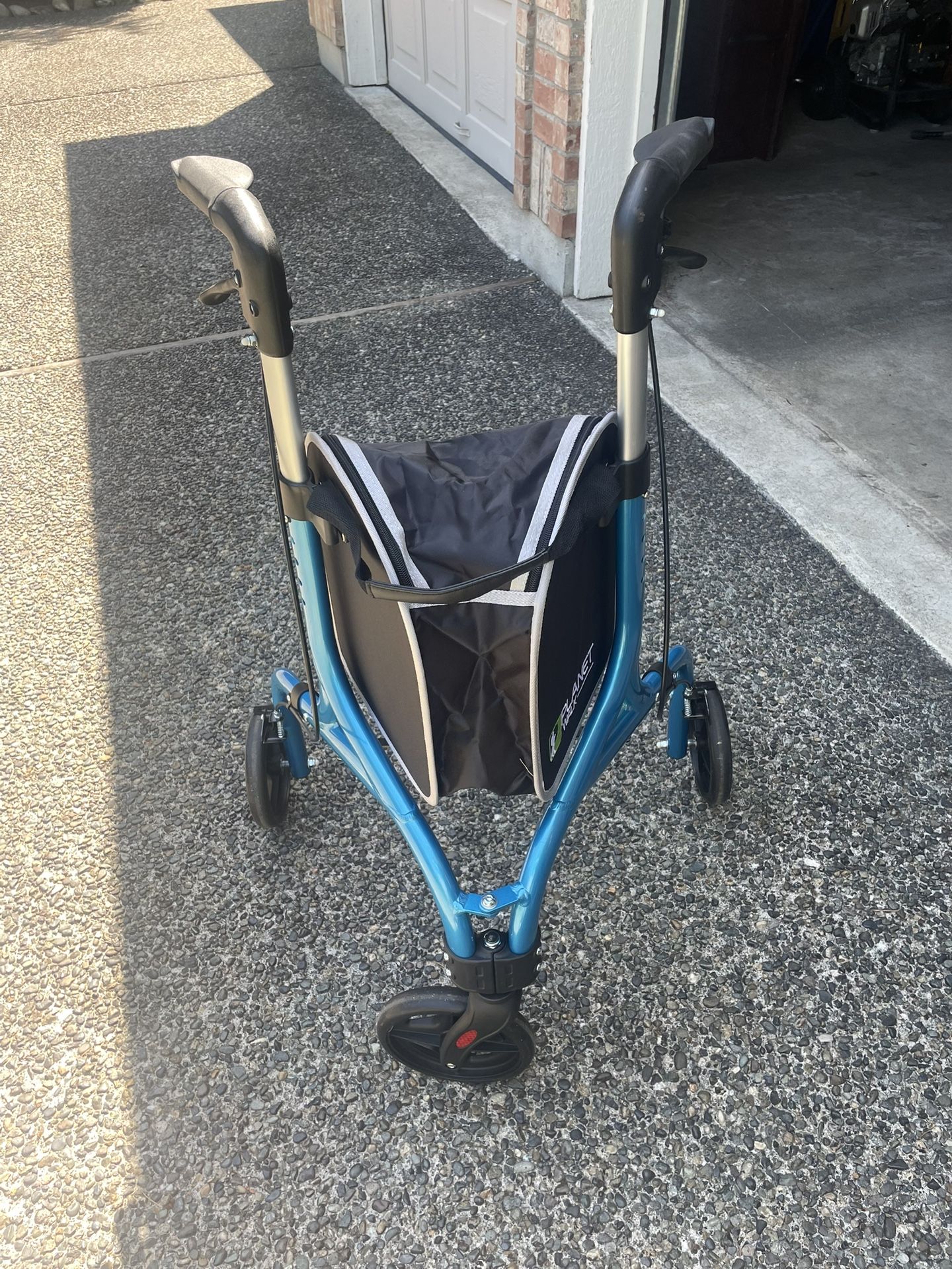 Three Wheel Roller Walker