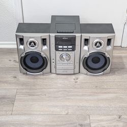 Sony Stereo HCD-EC50 3 Disc Changer & Cassette Tape AM/ FM Radio - No Remote