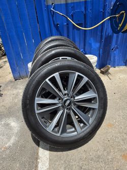 Cadillac Escalade 22" wheels and tires