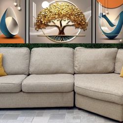 (Free delivery 🚚) Ashley Furniture Beige Sectional couch 