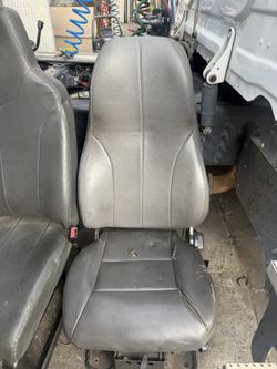 International Truck Seats $100 